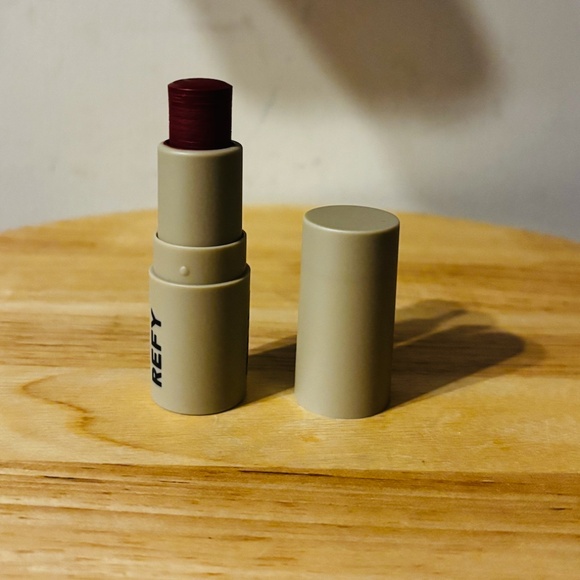 REFY Lip Blush in Wine, a deep red with a hint of purple (full size) NEW - Picture 2 of 5